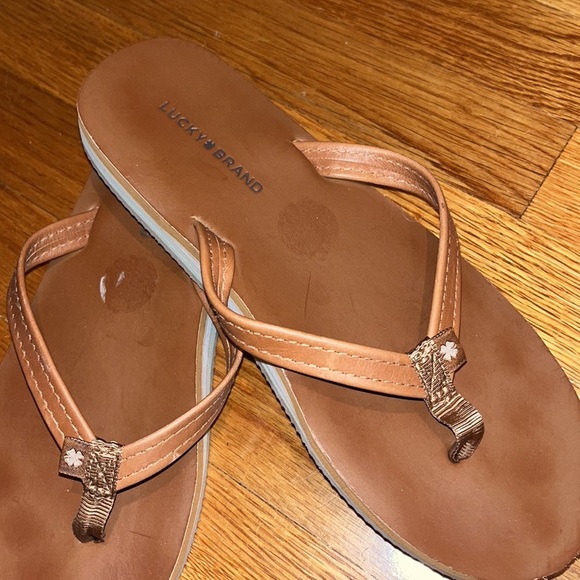 Lucky Brand tan leather flip flops size 7M - Picture 2 of 8